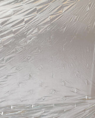 Perforowana folia HDPE do membran hydroizolacyjnych SBS, z możliwością dostosowania szerokości, rozkładu otworów, cięcia, formowania metodą rozdmuchu, obróbki koronowej/silikonowej