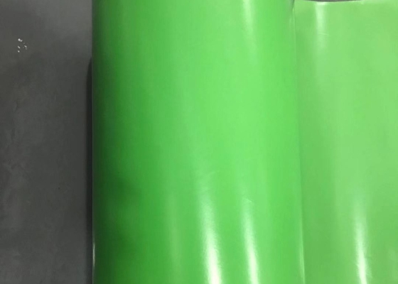 Gładka biała folia HDPE o niskiej wytrzymałości na rozciąganie i powierzchni wybrukowanej