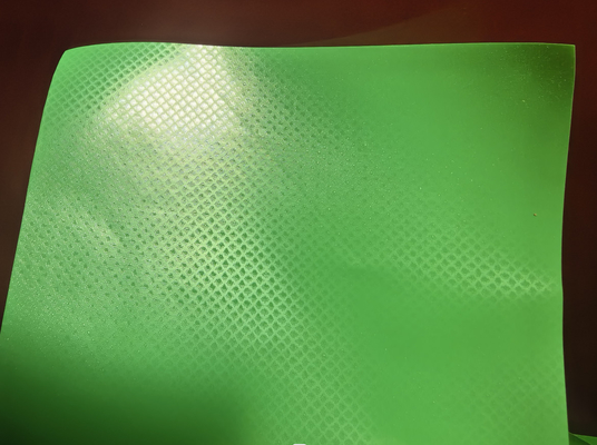 Wykorzystanie folii laminowanej krzyżowej do podkładów podłogowych