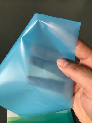 Taśmy samoprzylepne w kolorze niebieskim Zastosowanie 40 mikronów 0,04 mm Folia uwalniająca PE